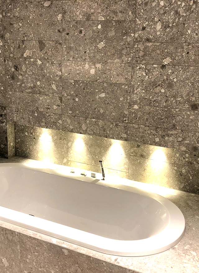 Interior Detail Badewanne hochwertige Fliesen
